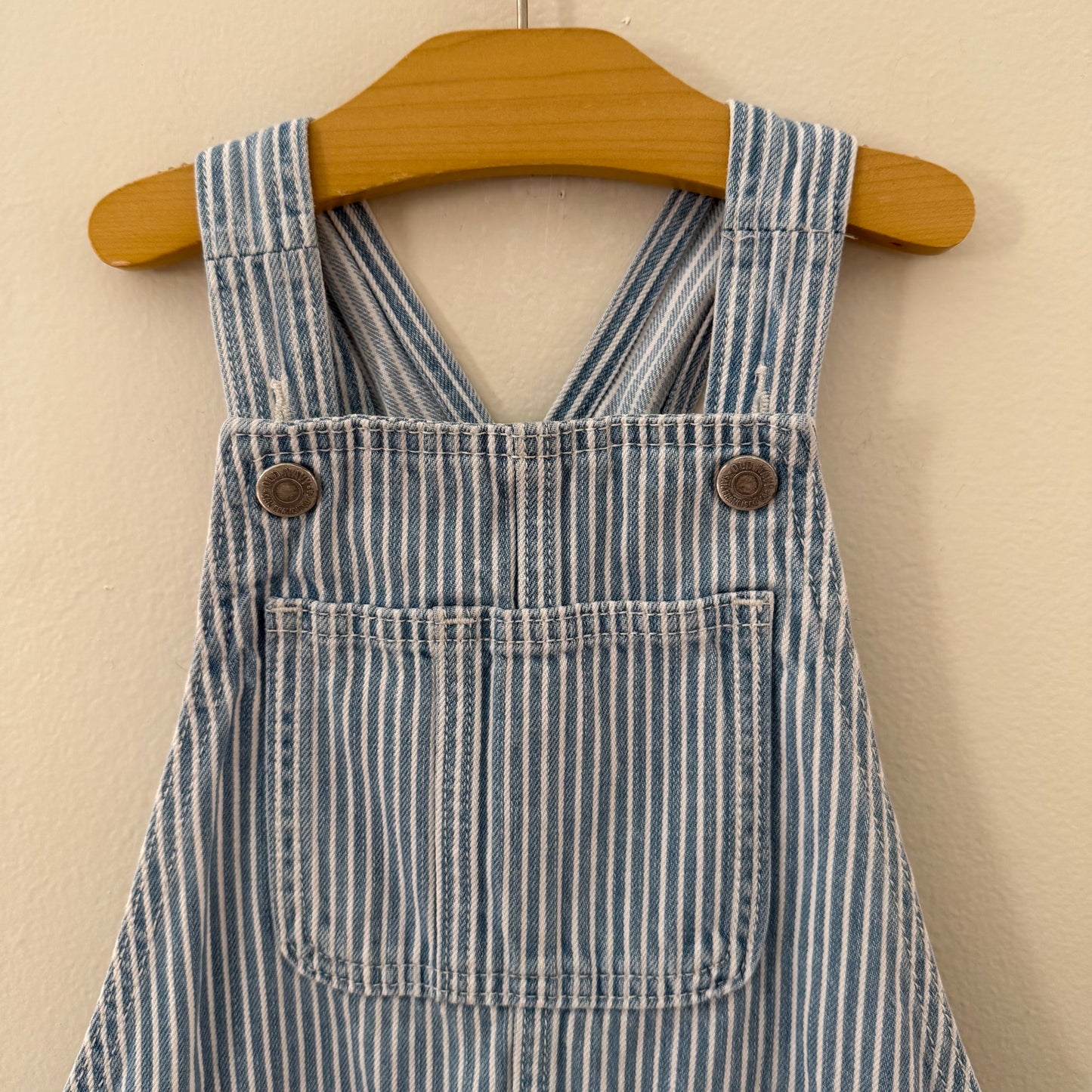 Size 6/7 | Denim striped overall shorts