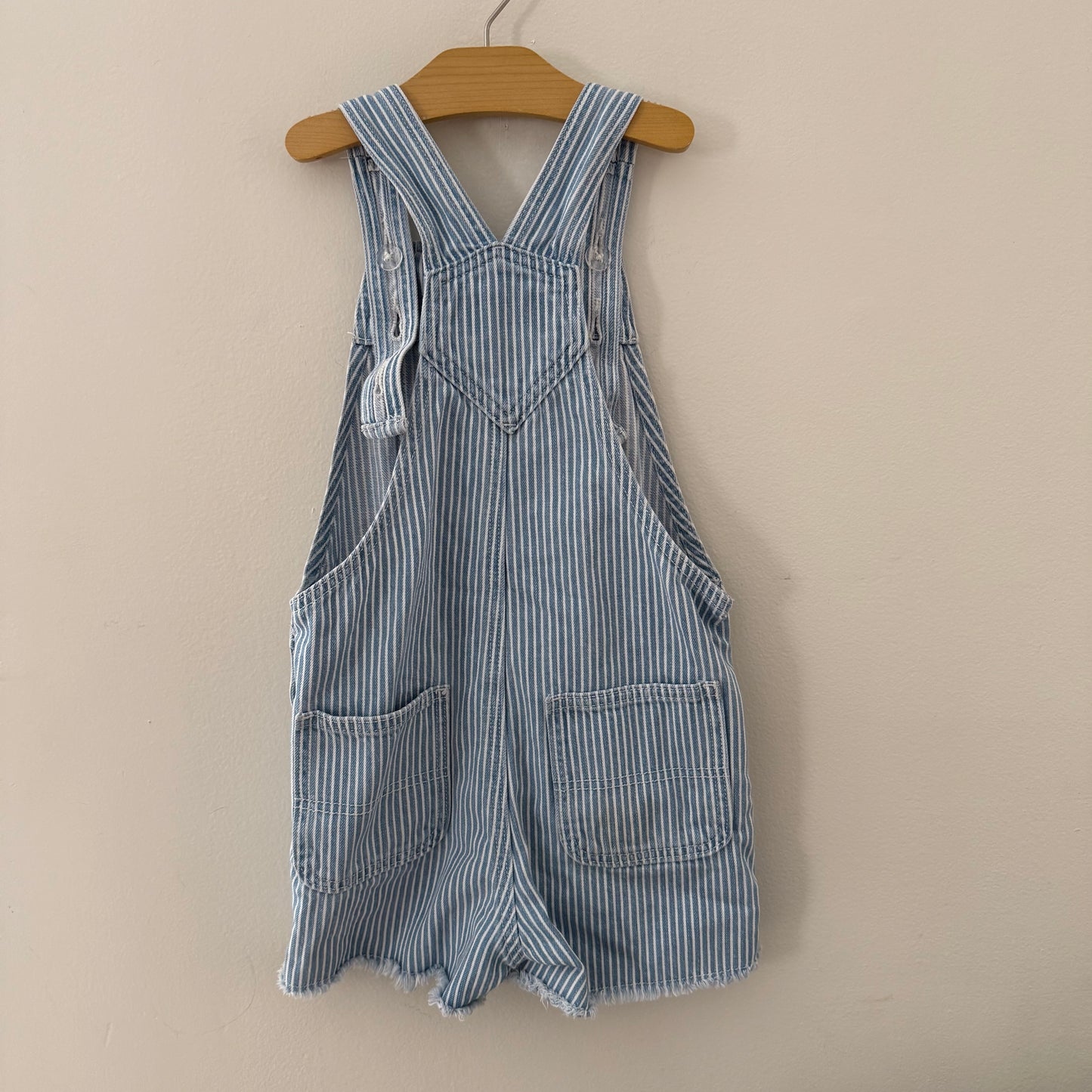 Size 6/7 | Denim striped overall shorts
