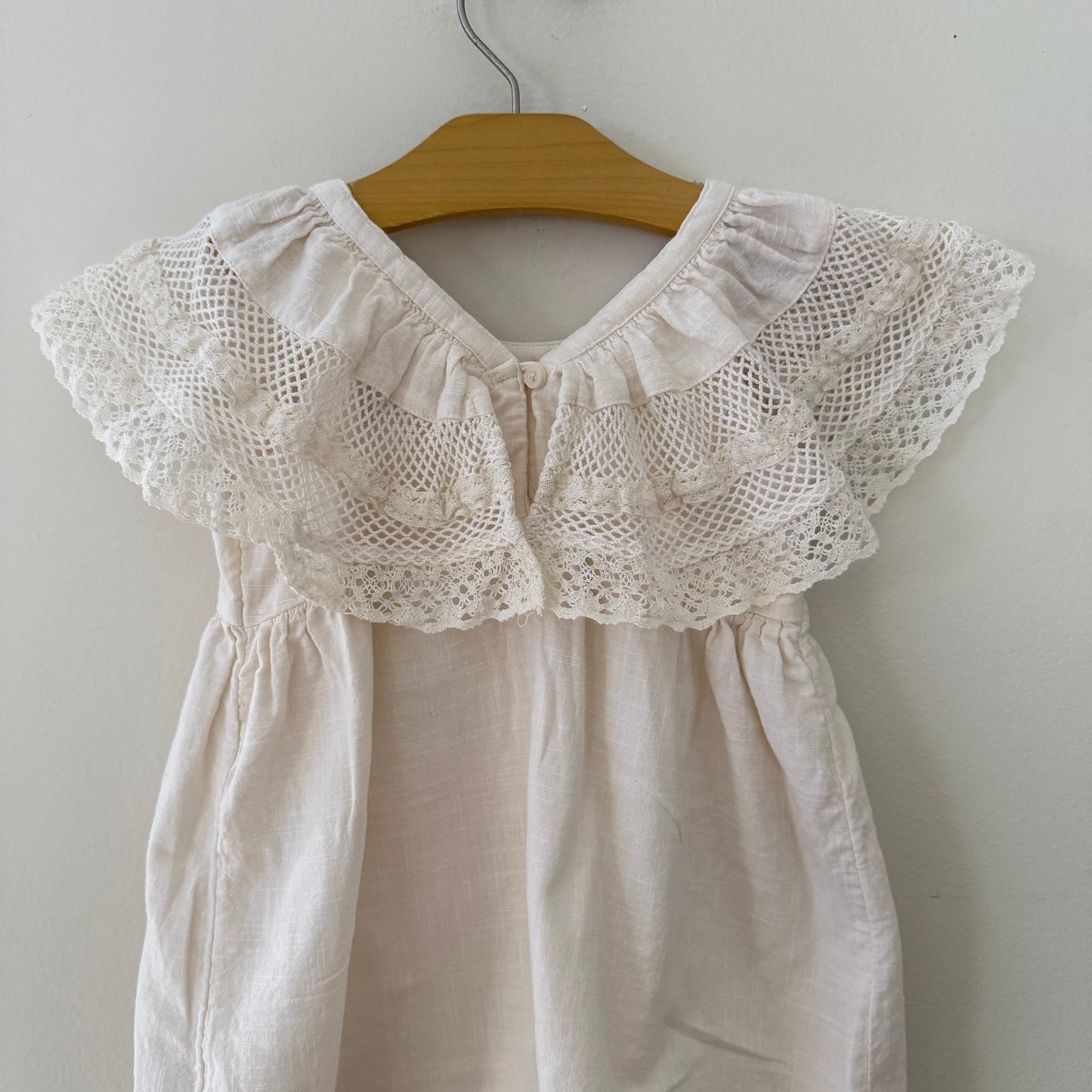 Size 2T | Cream lace detail dress