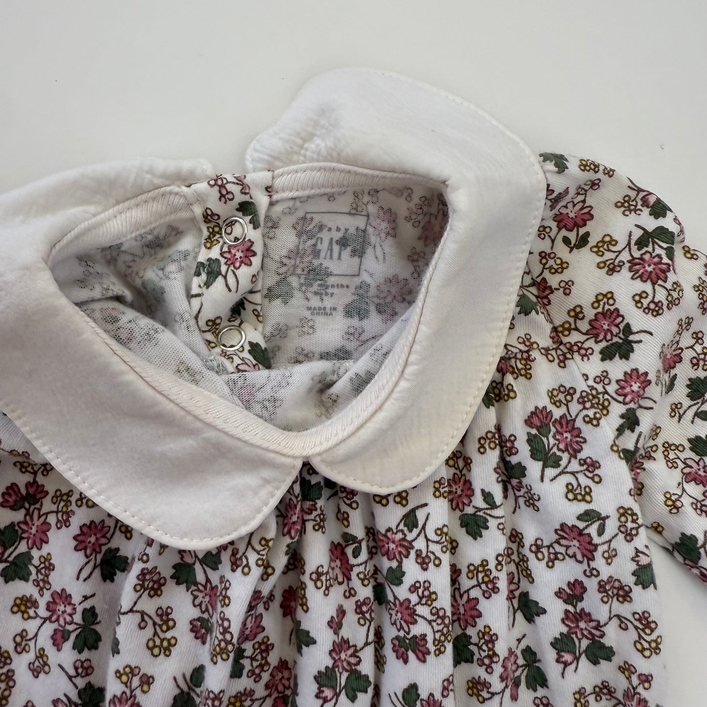 Size 0-6 months | BabyGap peterpan collar floral bodysuit
