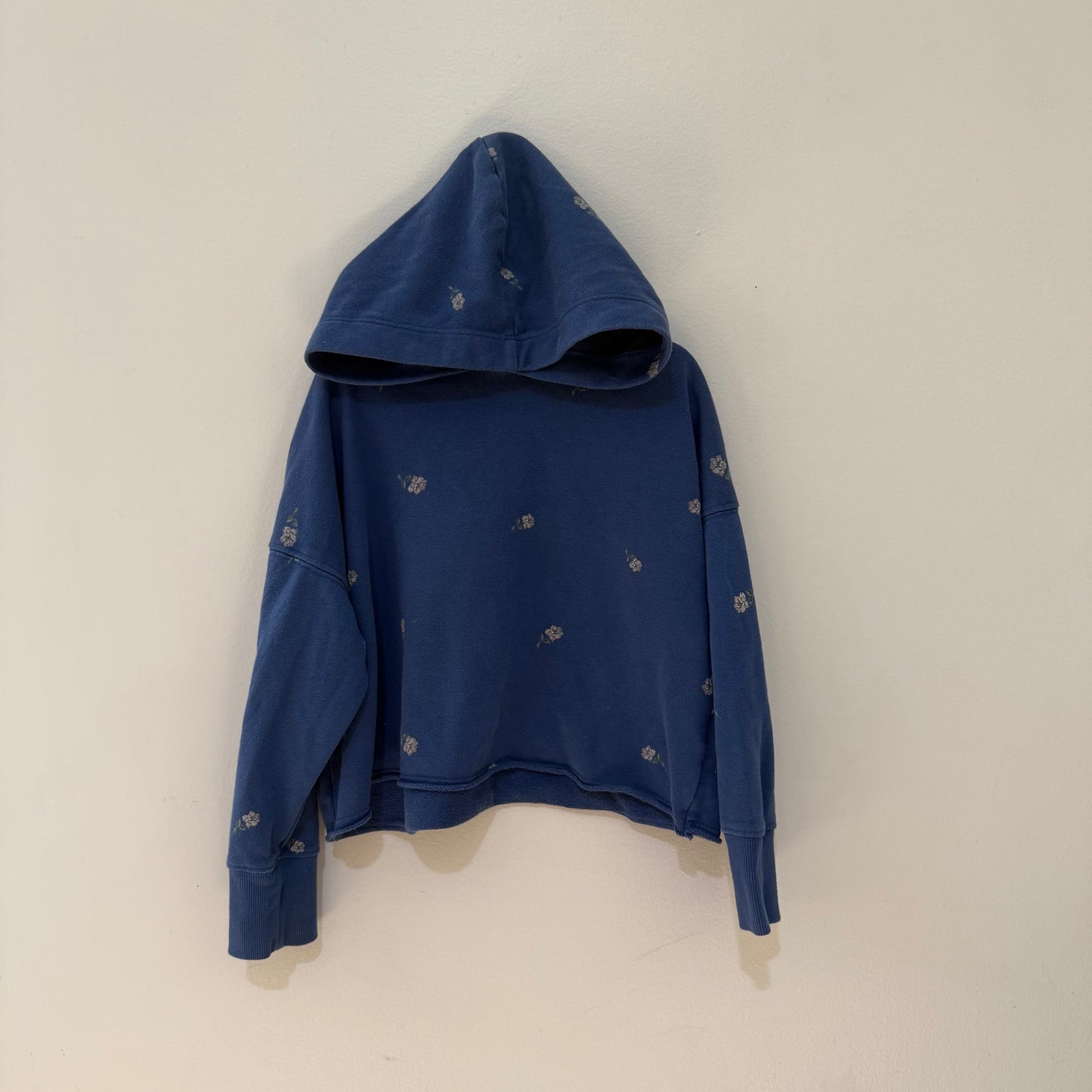 Size 6/7 | Old Navy floral cut off hoodie