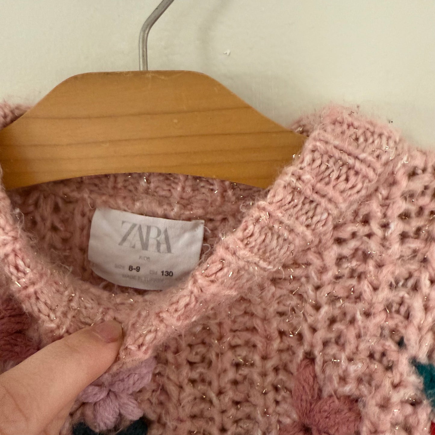 Size 8-9 | Zara floral detail sweater