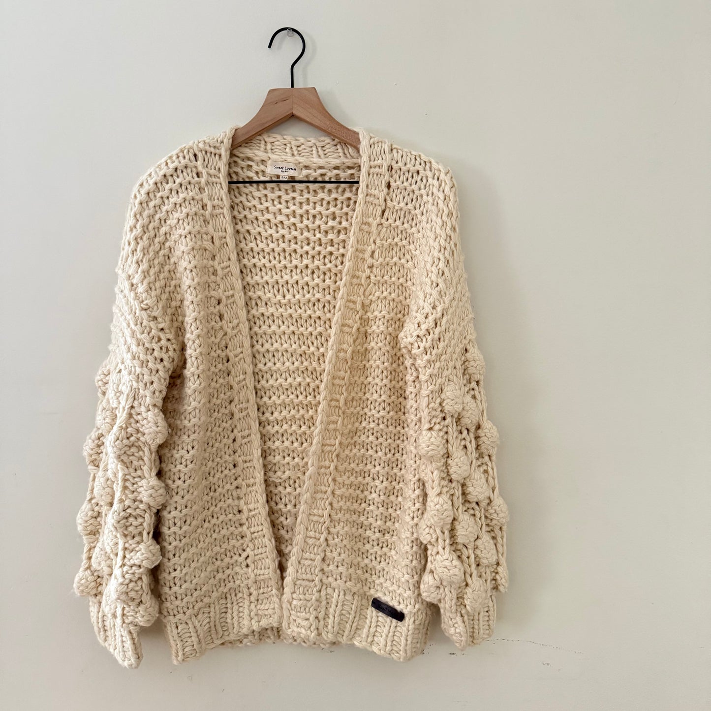 Hand crochet bubble sleeve sweater