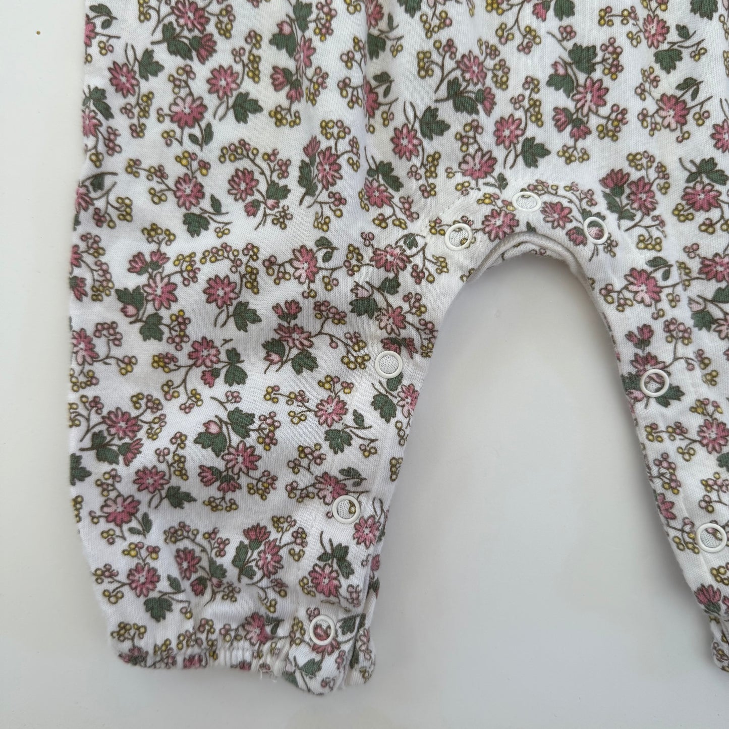 Size 0-6 months | BabyGap peterpan collar floral bodysuit