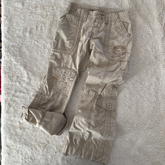 Size 7 | Vintage Y2K cargo pants/capris
