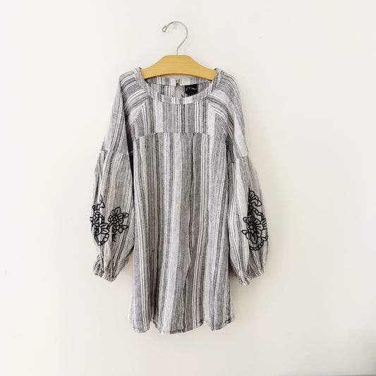 Size 5T | Floral embroidered dress