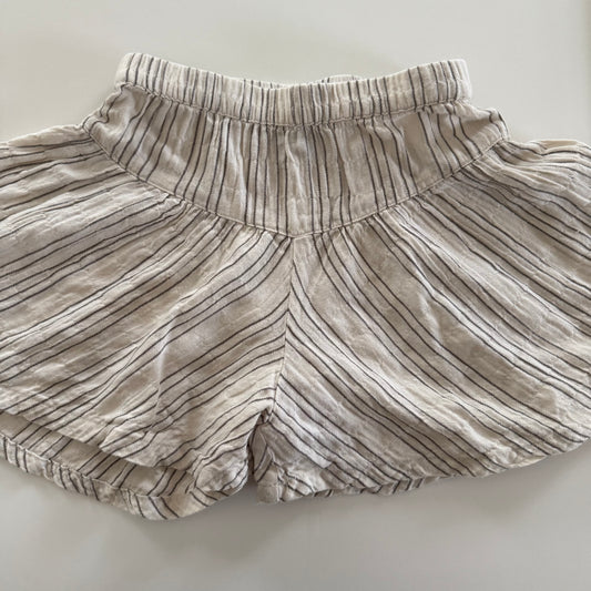 Size 5T | Neutral flowy shorts