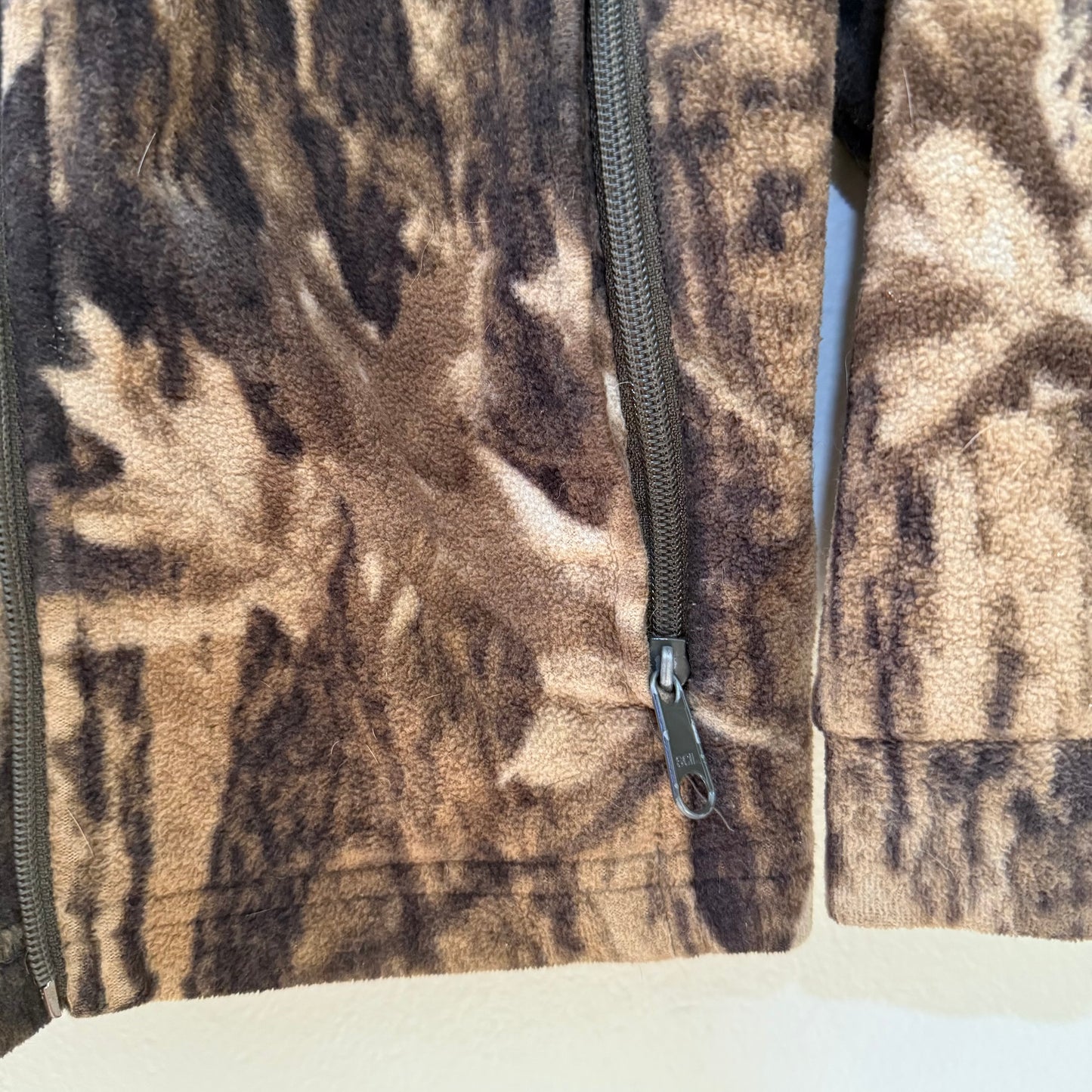 Size 8 | Camo Columbia fleece zip up