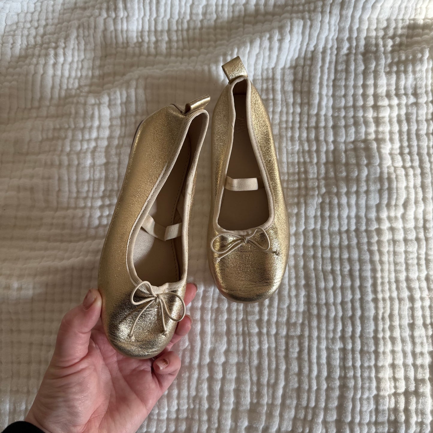 Size 11/11.5 | Zara gold bow ballet flats