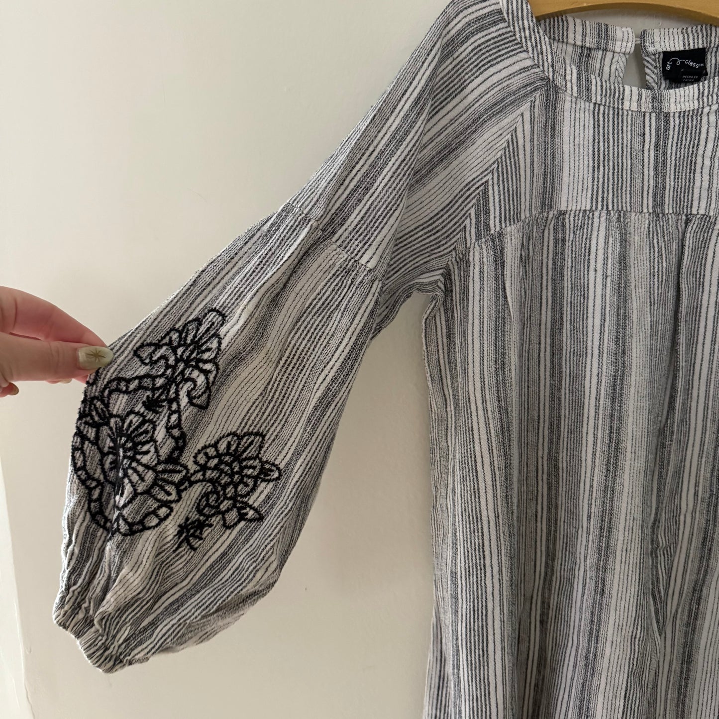 Size 5T | Floral embroidered dress