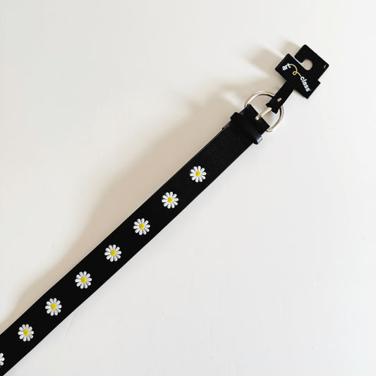 Size large | NWT Girls Daisy embroidered belt