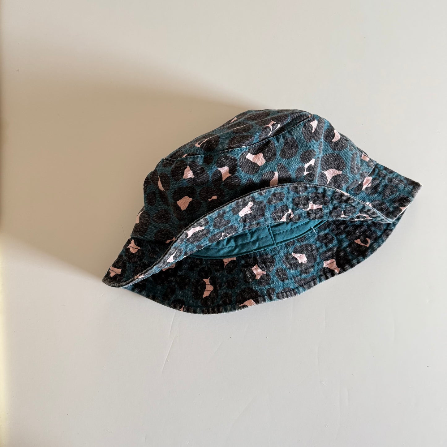 Size small | Girls Cheetah bucket hat