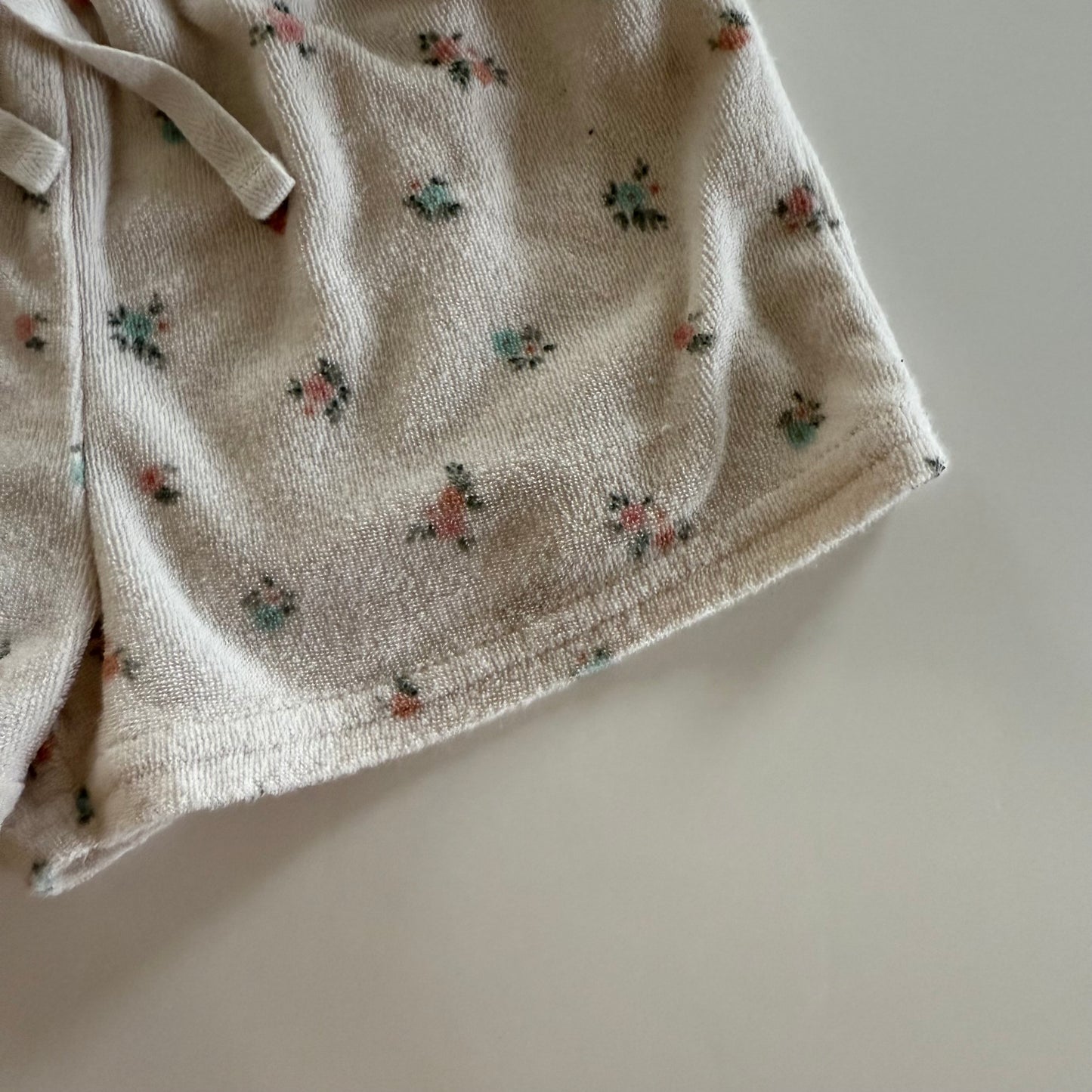 Size 2T | Terry cloth floral shorts