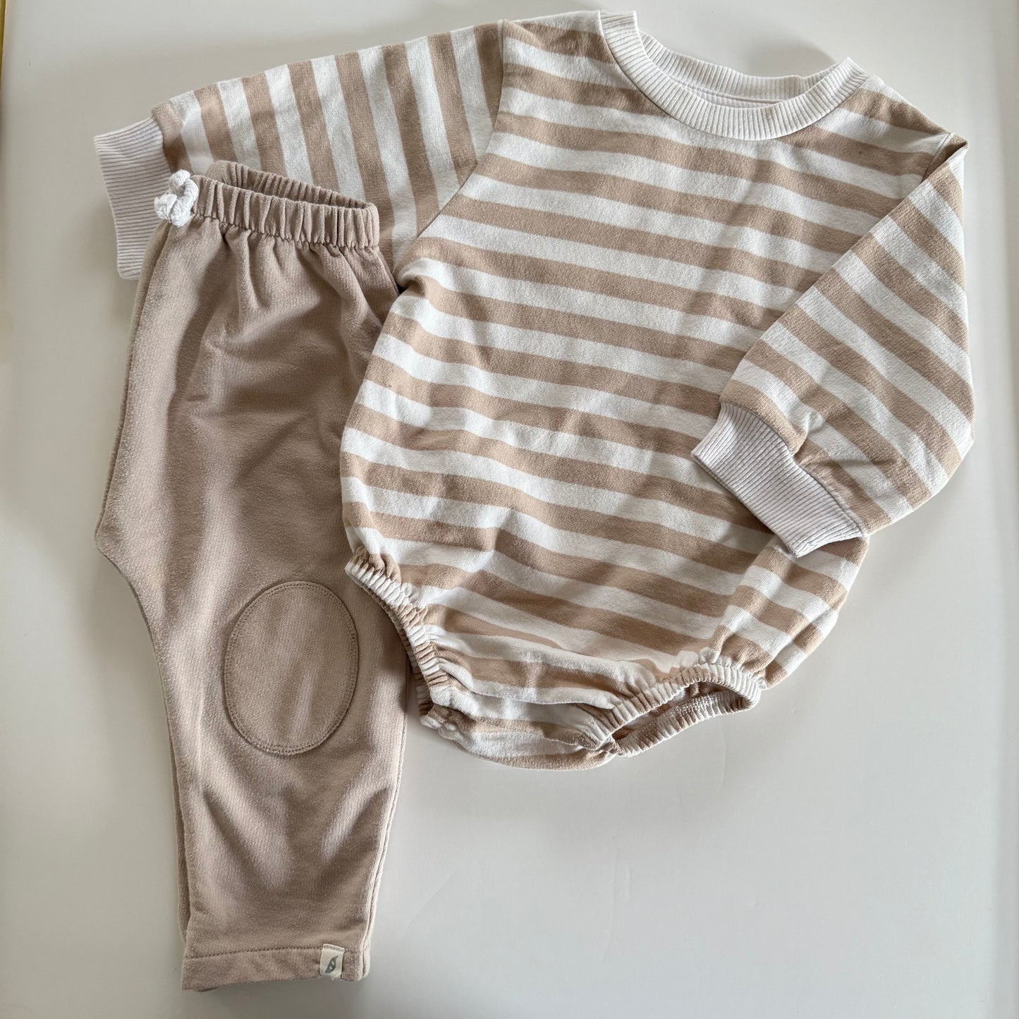 Size 12 months | Neutral sweat suit set