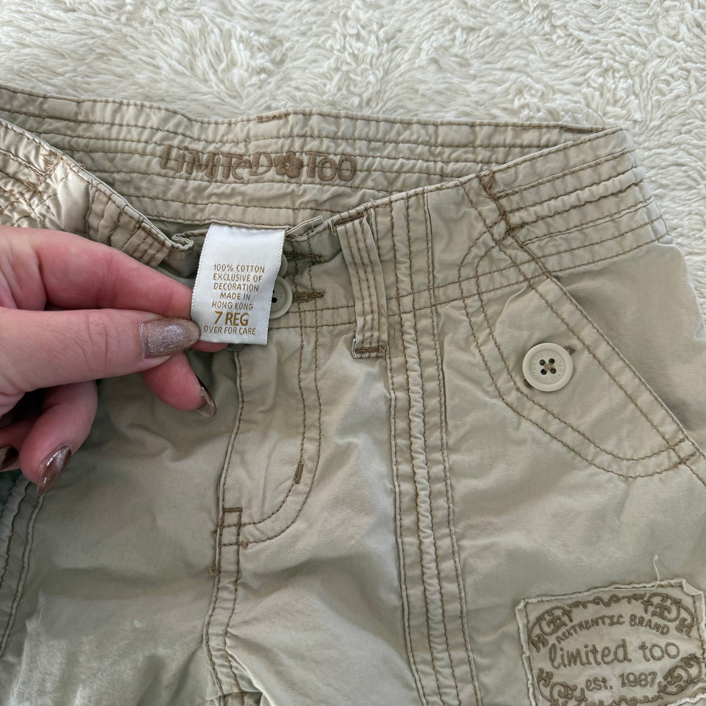 Size 7 | Vintage Y2K cargo pants/capris