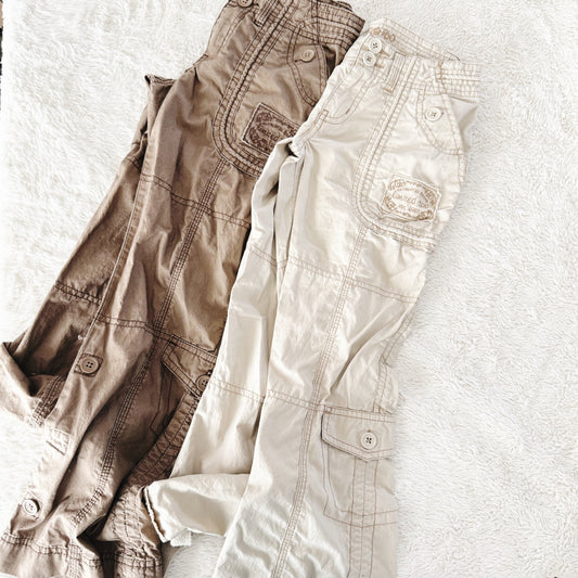 Size 7 | Vintage Y2K cargo pants/capris