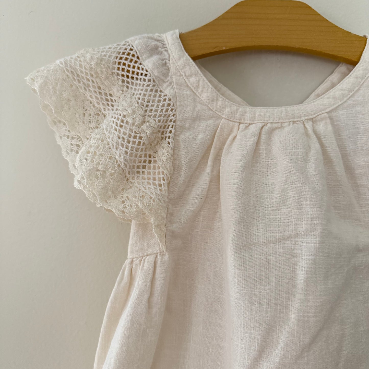 Size 2T | Cream lace detail dress