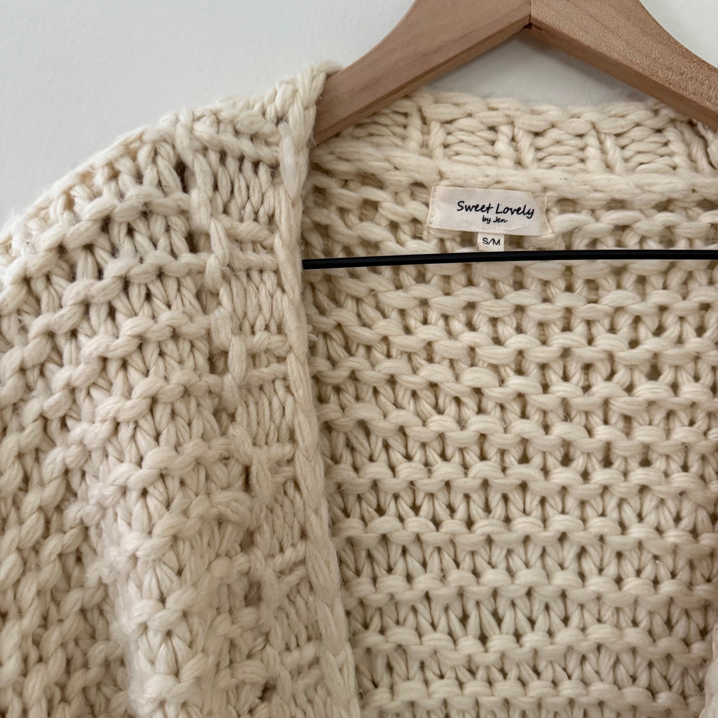 Hand crochet bubble sleeve sweater