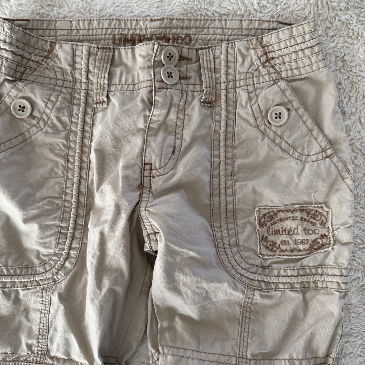 Size 7 | Vintage Y2K cargo pants/capris