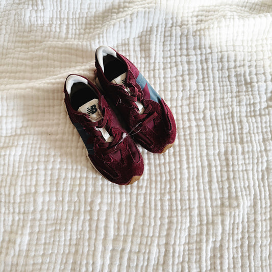 Size 8 | New Balance tennis shoes
