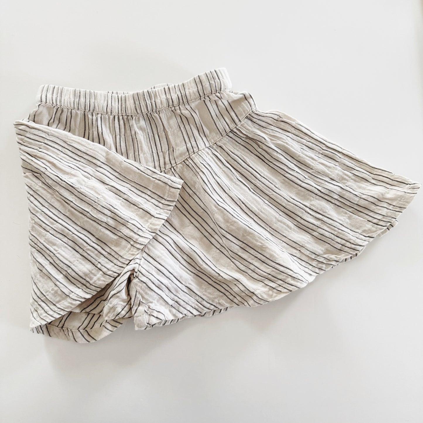 Size 5T | Neutral flowy shorts