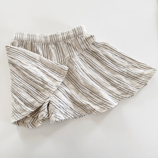 Size 5T | Neutral flowy shorts